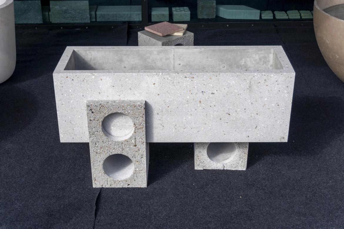 kubischer Pflanztrog aus Beton
