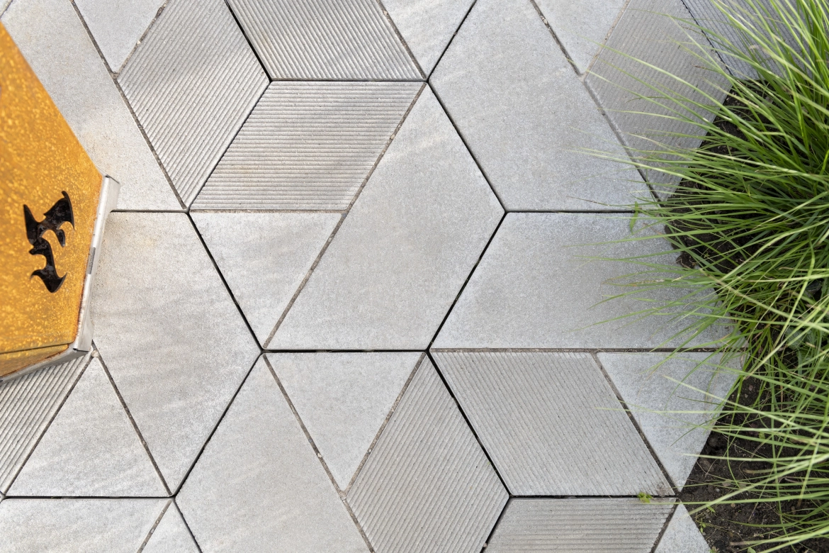 sechseckigeTerrassenplatte mit Schattenfuge und außergewöhnlichem Design