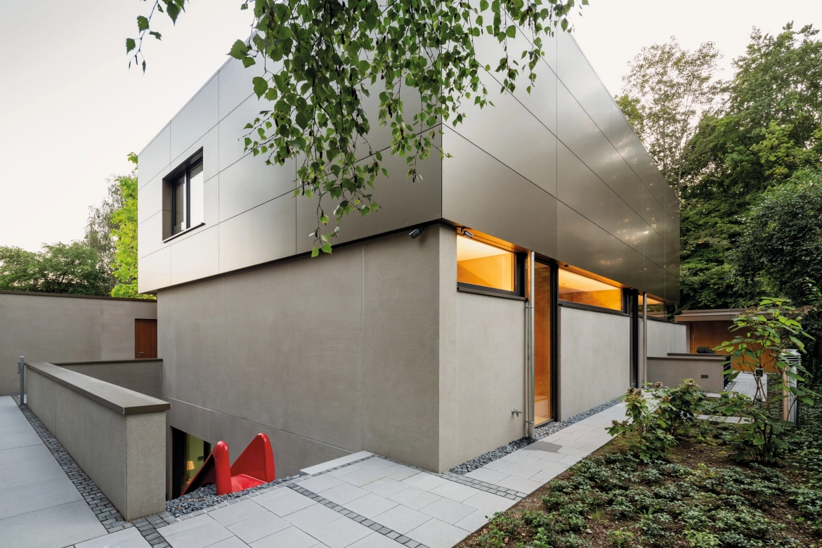 Private villa with a thermal double wall made of high-performance concrete