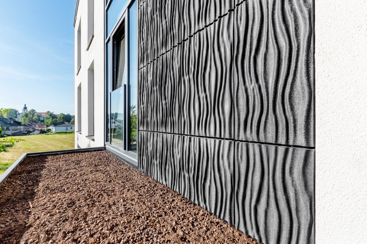 Facade tiles made of GODELMANN architectural concrete in the color anthracite