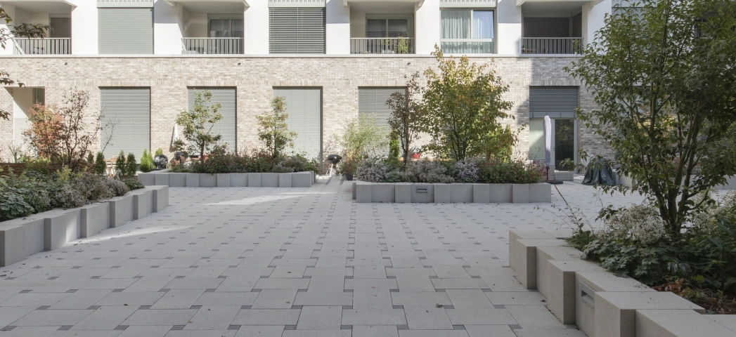 wohn und arbeitsviertel bepflanzt platz