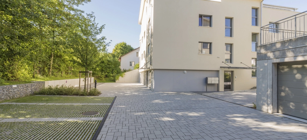 garage courtyard driveway residential building