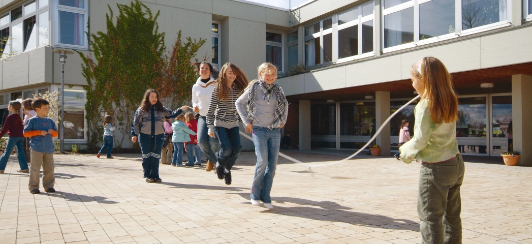 schulhof schule