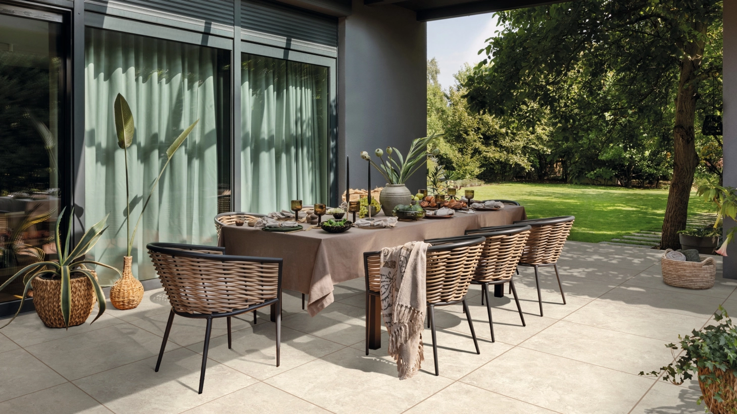 Moderne Terrasse mit Keramikverbundplatte GDM.LIVA twice
