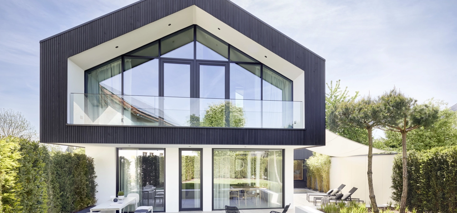 Modernes Haus Fenster Terrasse