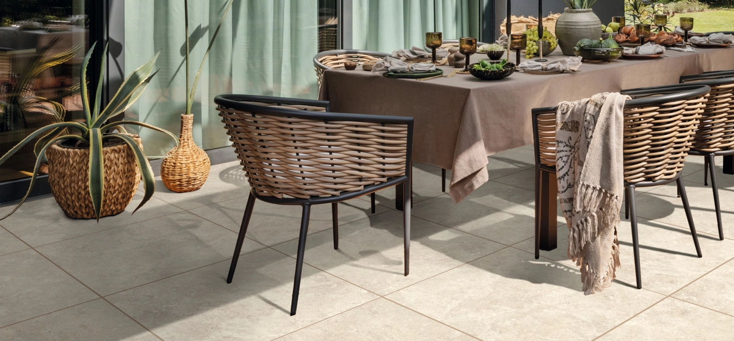 moderne Terrasse mit der Keramik verbund platte Liva twice von Godelmann