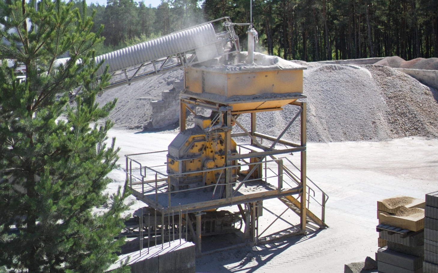 Recyclinganlage, Brecher, Altpflaster, Altpflasterrücknahme, Brecher,  Recycling