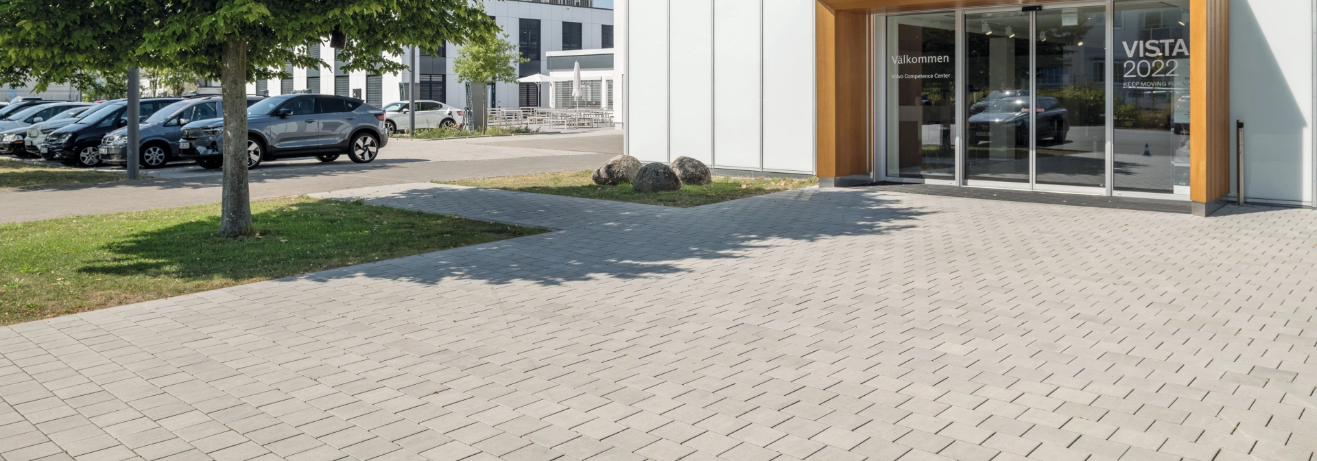 Infiltration-capable driveway to a car dealership