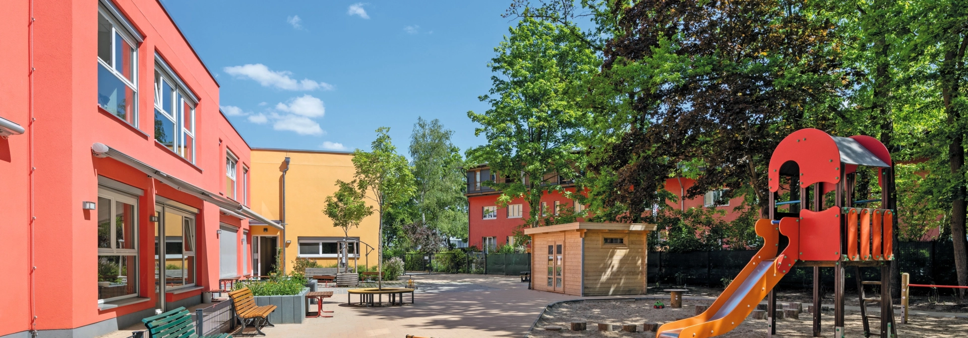 kindertagesstätte spielplatz bepflanzt