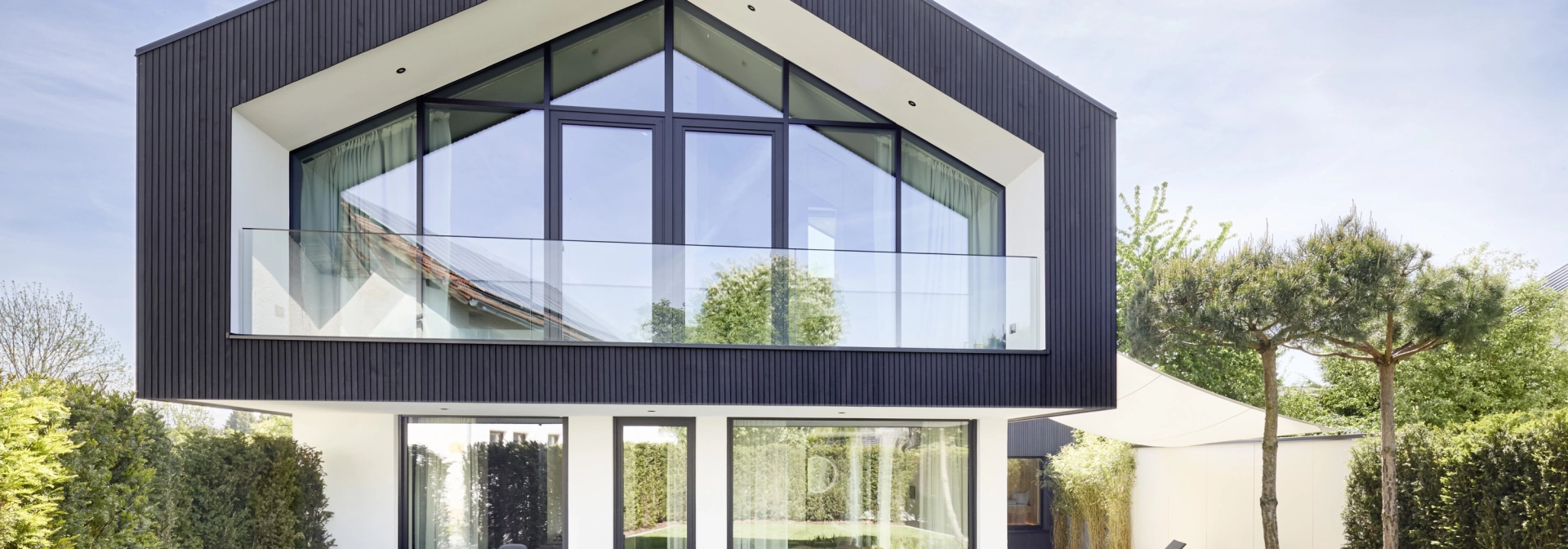 Modernes Haus Fenster Terrasse