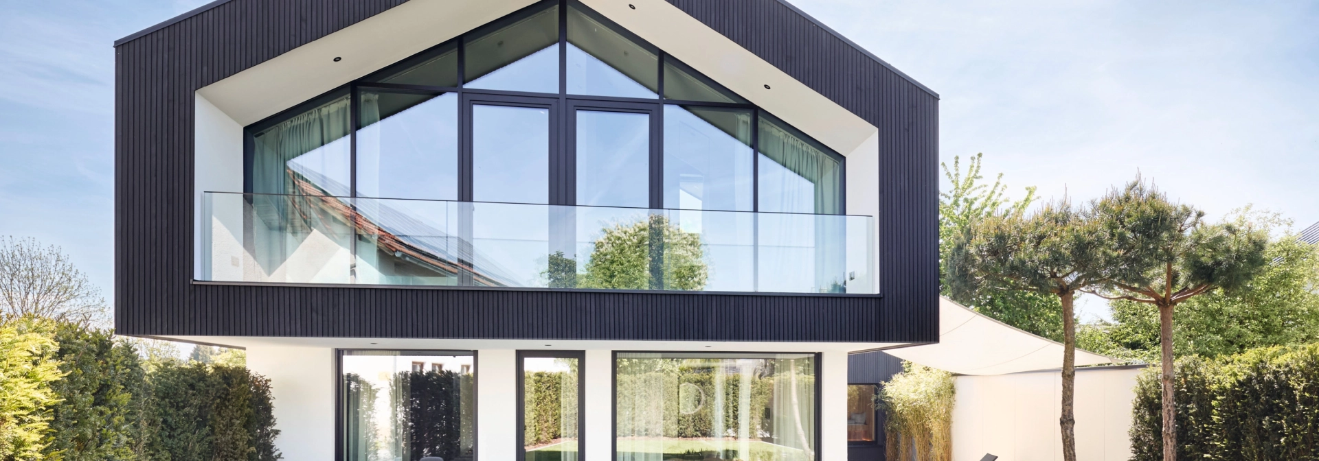 Modernes Haus Fenster Terrasse
