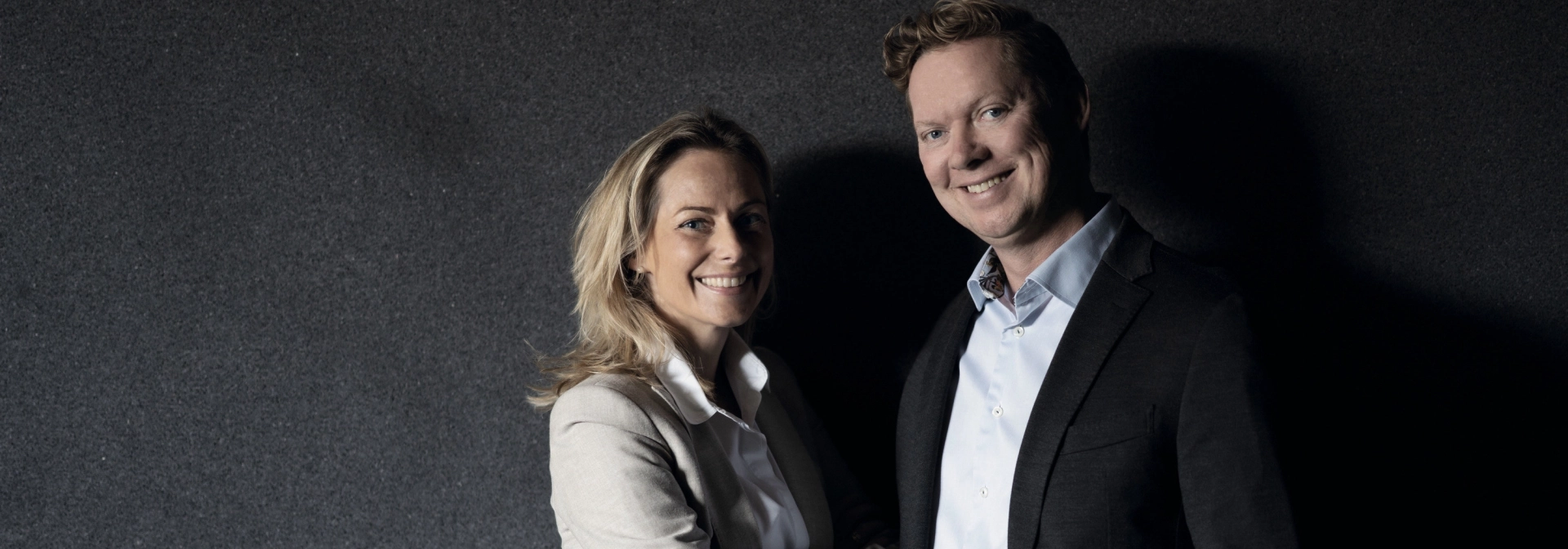 Portrait of Silvia and Bernhard Godelmann in front of a black wall.