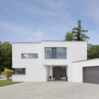 modernes Architektenhaus mit Via stone Pflasterstein
