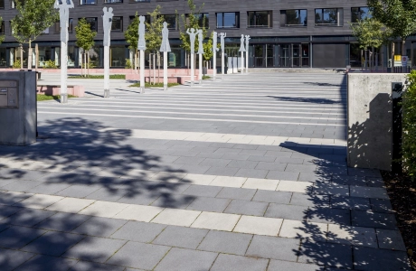 campus bepflanzt berufsschule modern