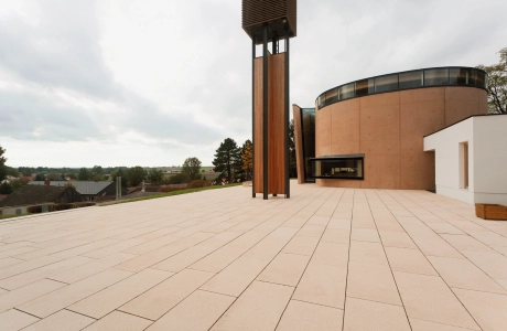 fililkirche vorplatz