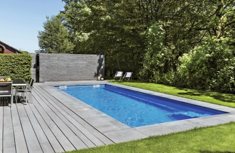 pool modern garten bepflanzt