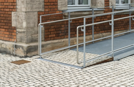 Rampe und Vorplatz der RekoSUN Stadtentwässerung Nürnberg mit GDM.ACENTRO stone