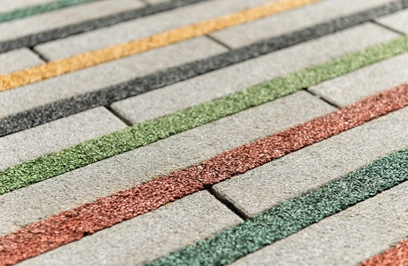 Hinterhof begrünt bepflanzt bunt