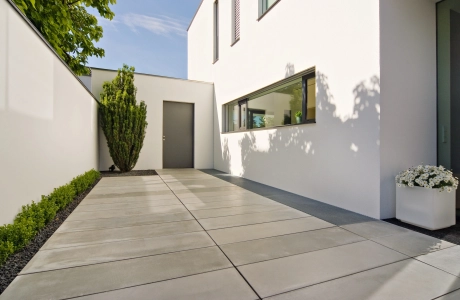 house entrance private garden 