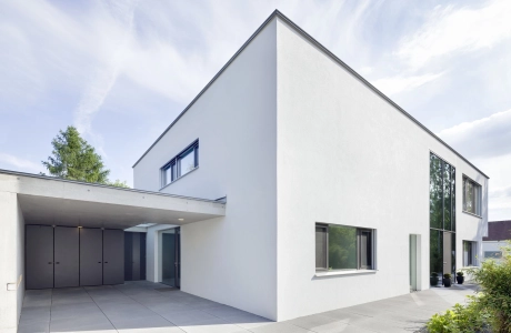 eingangsbereich modern rasen glasfront