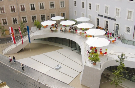 eingangsportal haus der natur terrasse platz