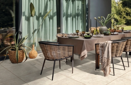 moderne Terrasse mit der Keramik verbund platte Liva twice von Godelmann