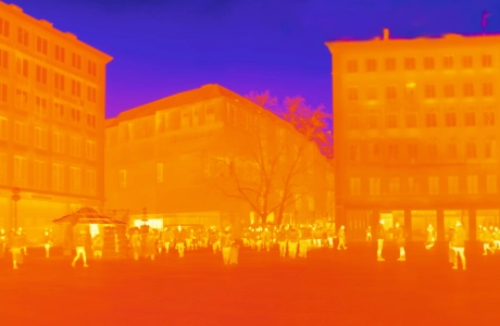 Wärmebildaufnahme die Hitze in der Innenstadt von München zeigt.