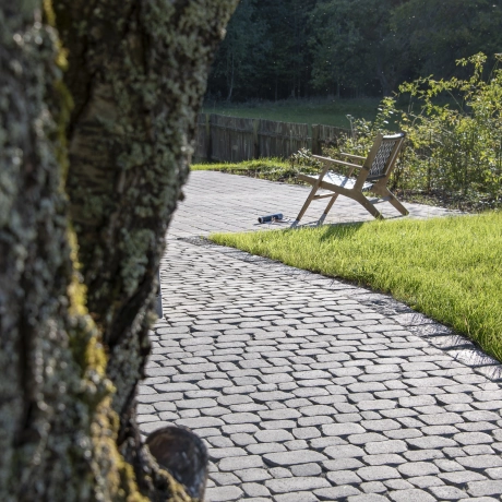 Gartenweg im  Quartier Waldgut Bodenstein mit GDM.BOLERO stone 