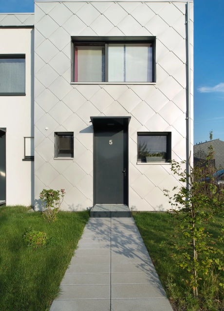 reihenhaus hauszugang stilvoll bepflanzt