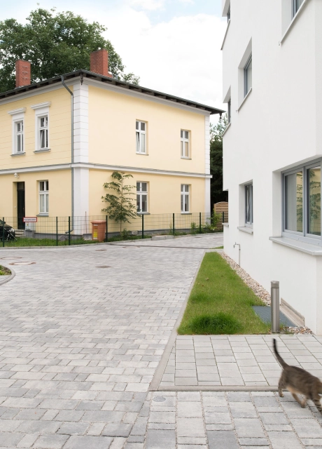 residential complex living room courtyard driveway 