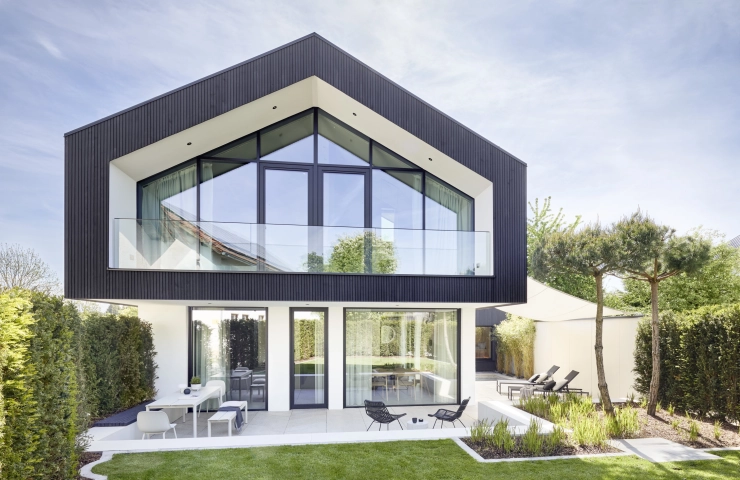 Modernes Haus Fenster Terrasse