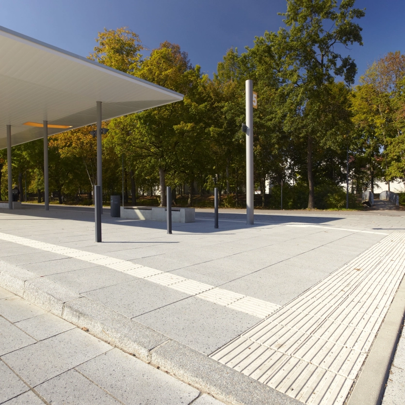 Bus stop in Schrobenhausen with installed ribbed and studded slabs