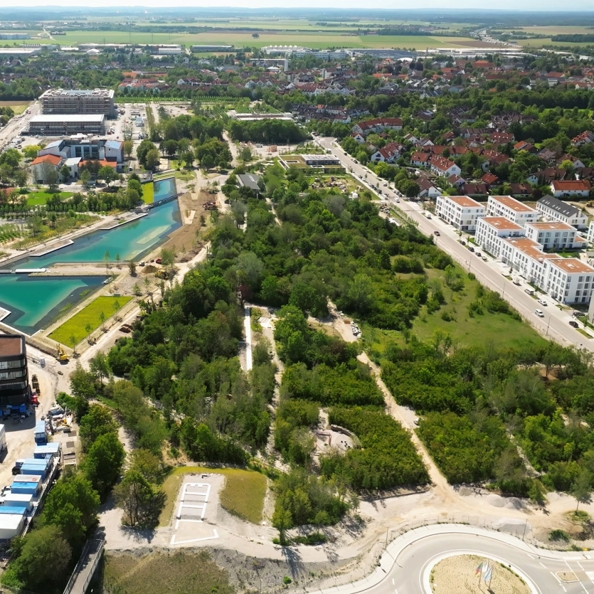 Luftbildaufnahme des Landesgartenschaugeländes in Kirchheim bei München.