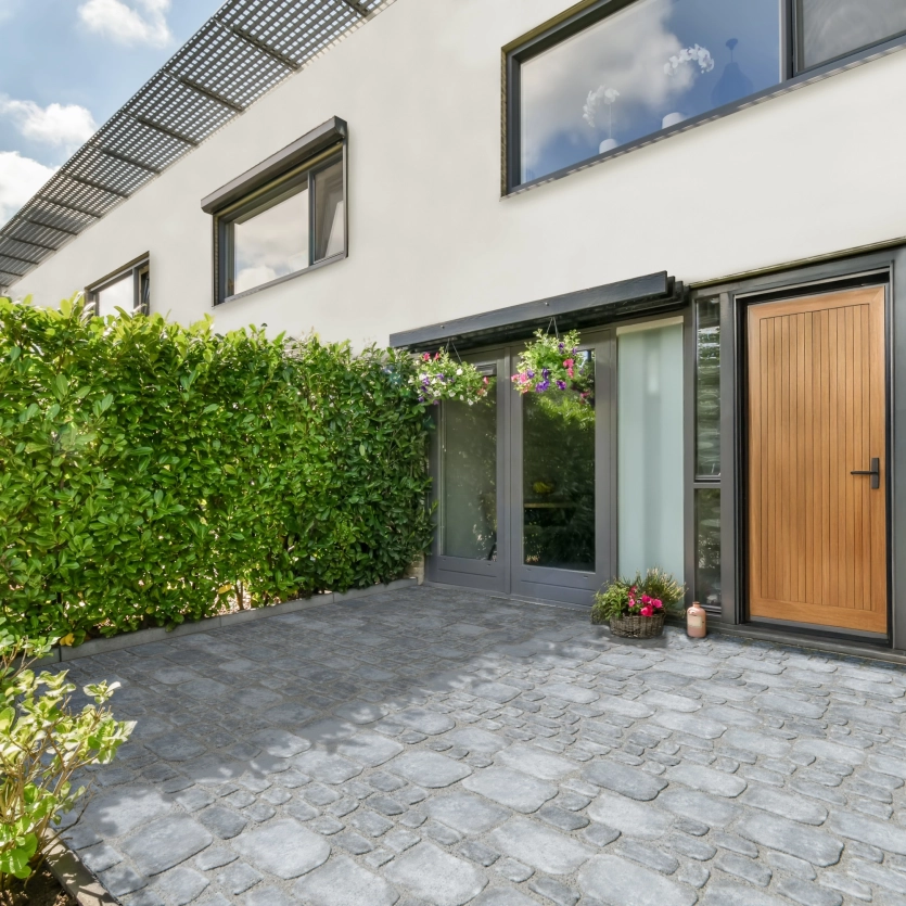 Hauzugang mit Bolero in Großformat