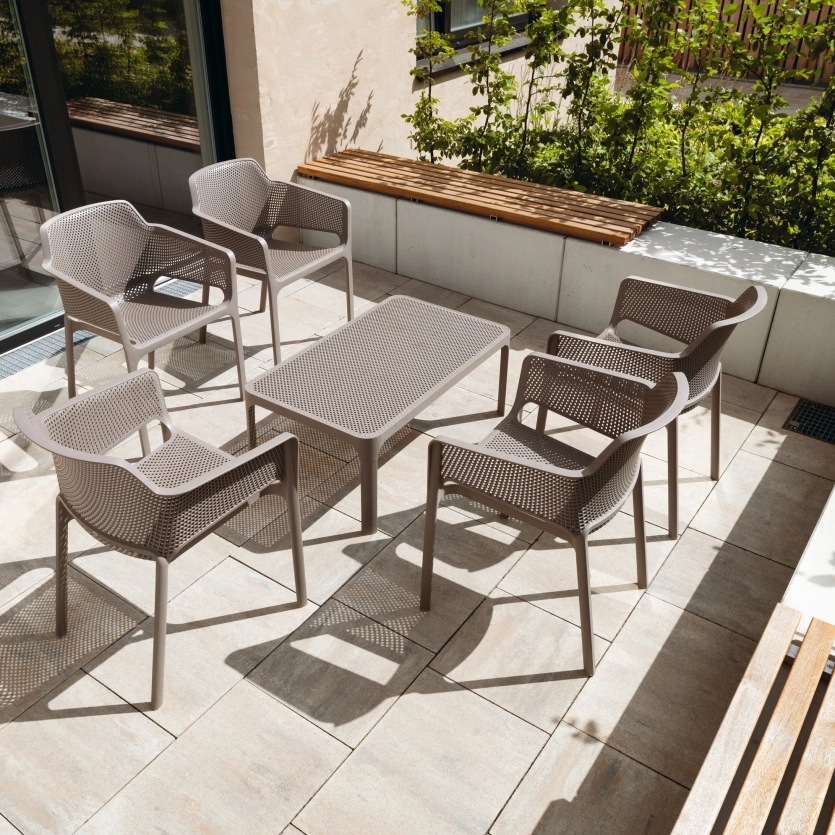 Balcony with large paving in shell limestone