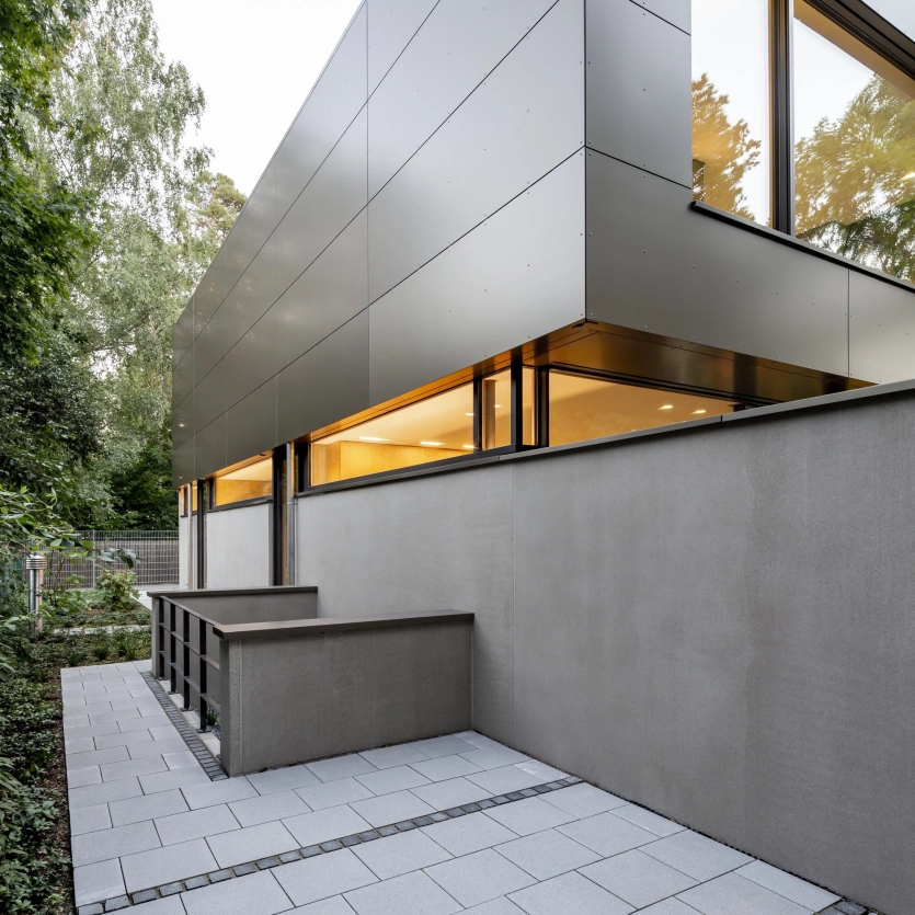 Private villa with a thermal double wall made of high-performance concrete