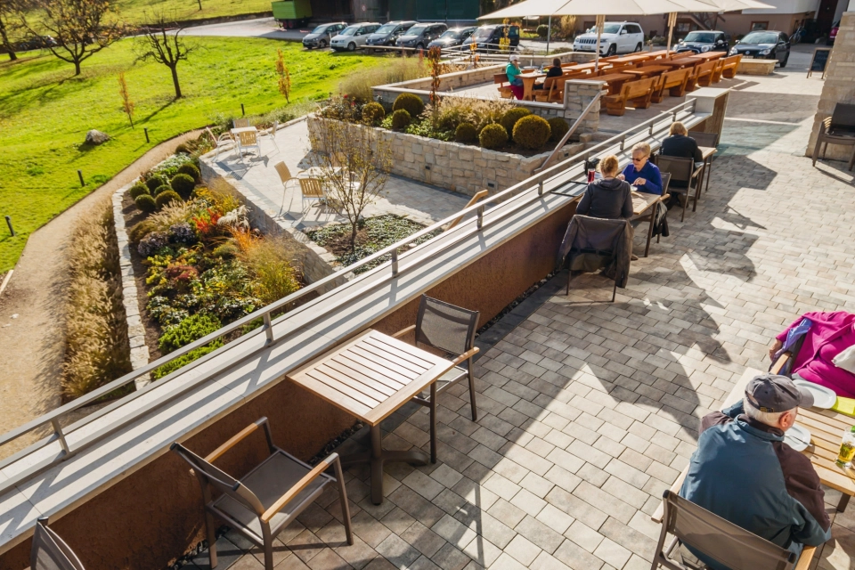 natur idyllisch cafe hofladen terrasse