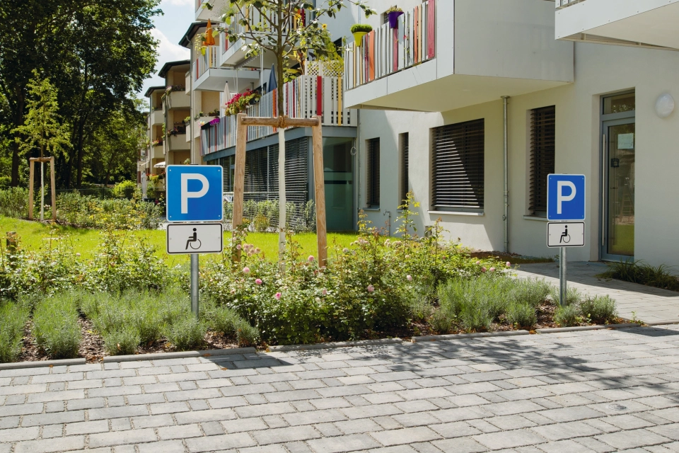 residential complex living room courtyard driveway 