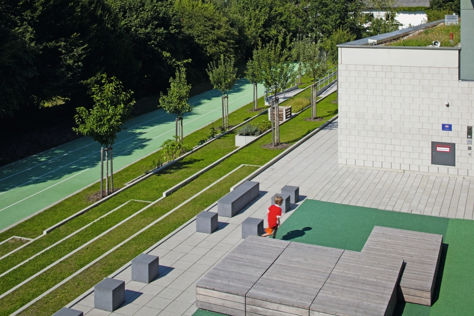 gebäude förderschule terrasse