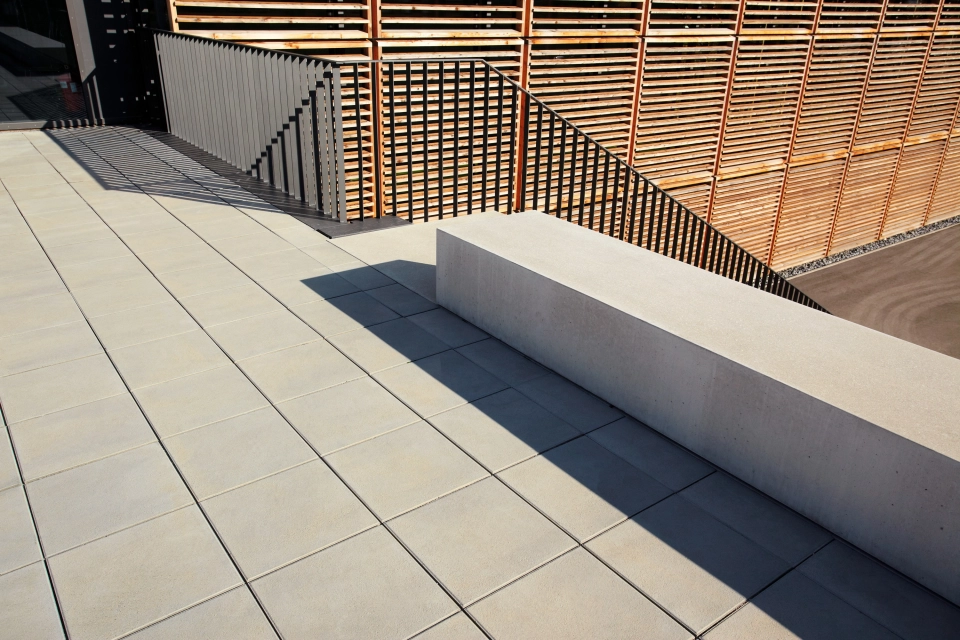 freifläche turnhalle treppe