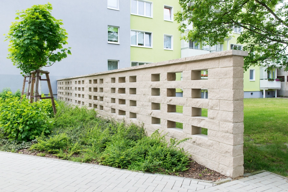 mauer begrünt bepflanzt innenstadt