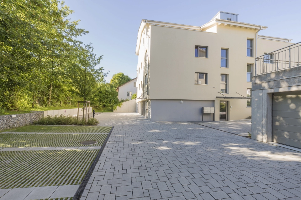 garage courtyard driveway residential building