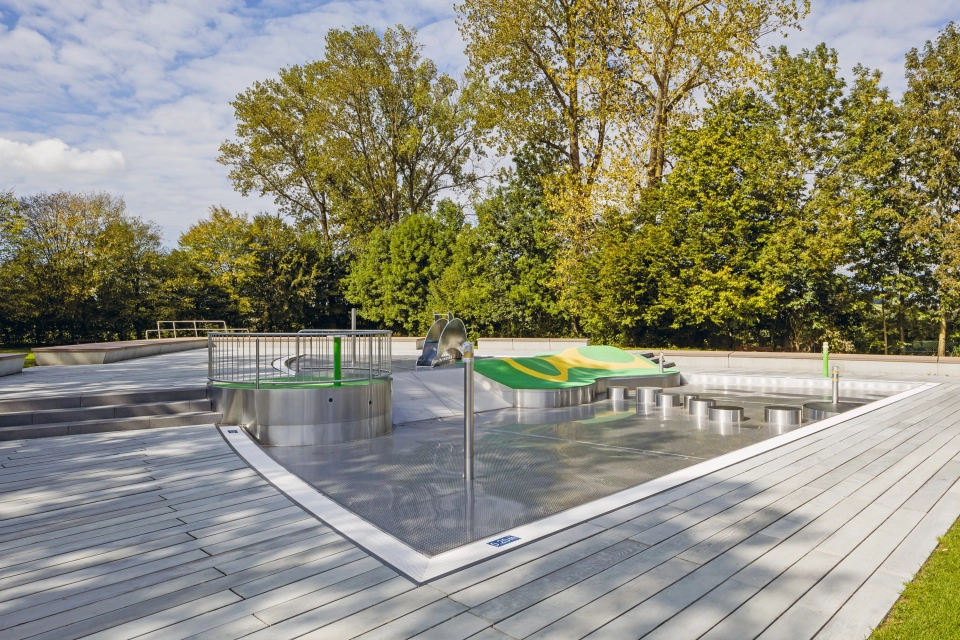 freibad treppe wasserbecken