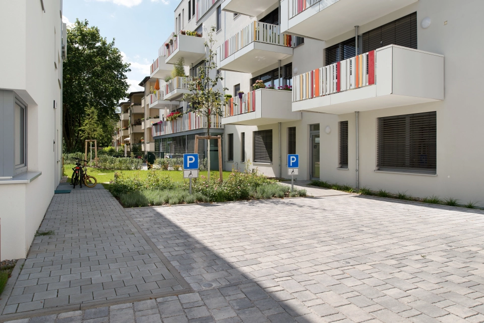 residential complex living room courtyard driveway 