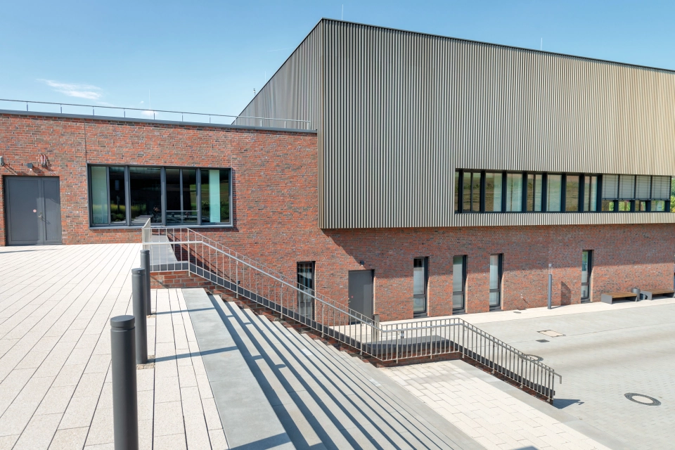 firmenzentrale campus platz treppe