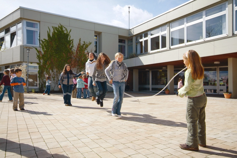 schulhof schule