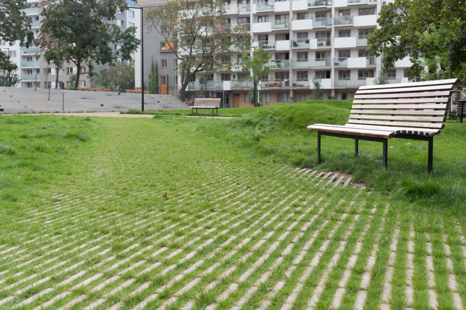 platz bürogebäude park