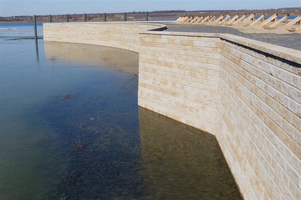 segelhafen mauer wasser