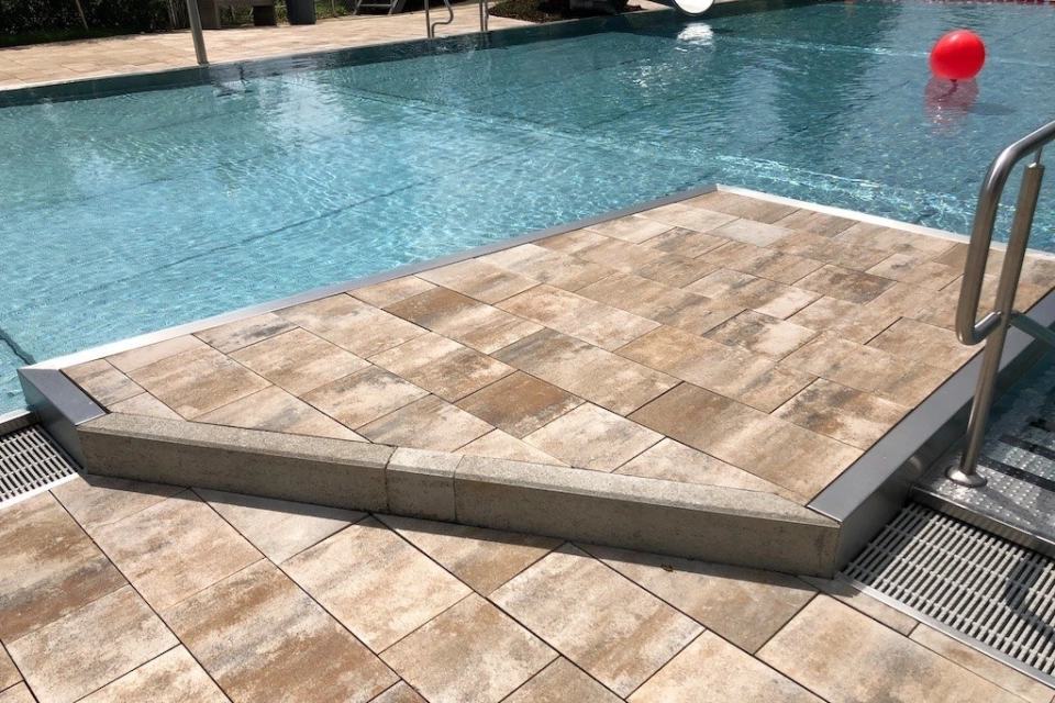 outdoor swimming pool