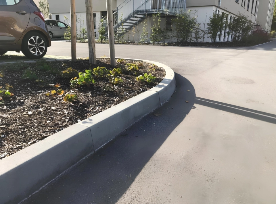 GDM.HOCHBORD an Parkplatz verbaut